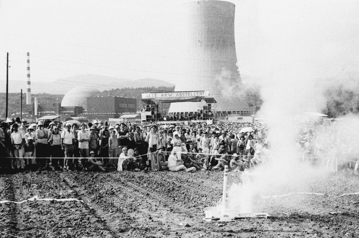 Am 30. Juni 1986 demonstrieren 30.000 Menschen vor dem AKW Gösgen in der Schweiz