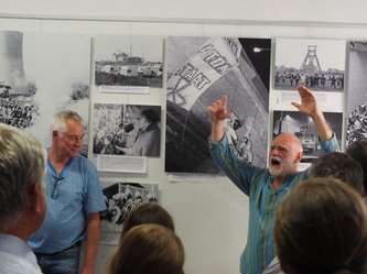 Ex-Greenpeace-Aktivist Erhard Steinhaus (rechts) hat 1995 die Ölplattform Brent-Spar besetzt und den Öl-Multi Shell in die Knie gezwungen | Foto: Matthias Weigl